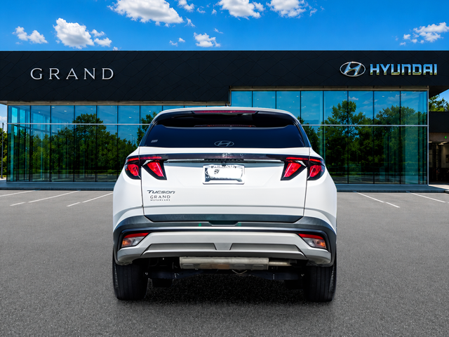 Used 2025 White Hyundai SEL image 5