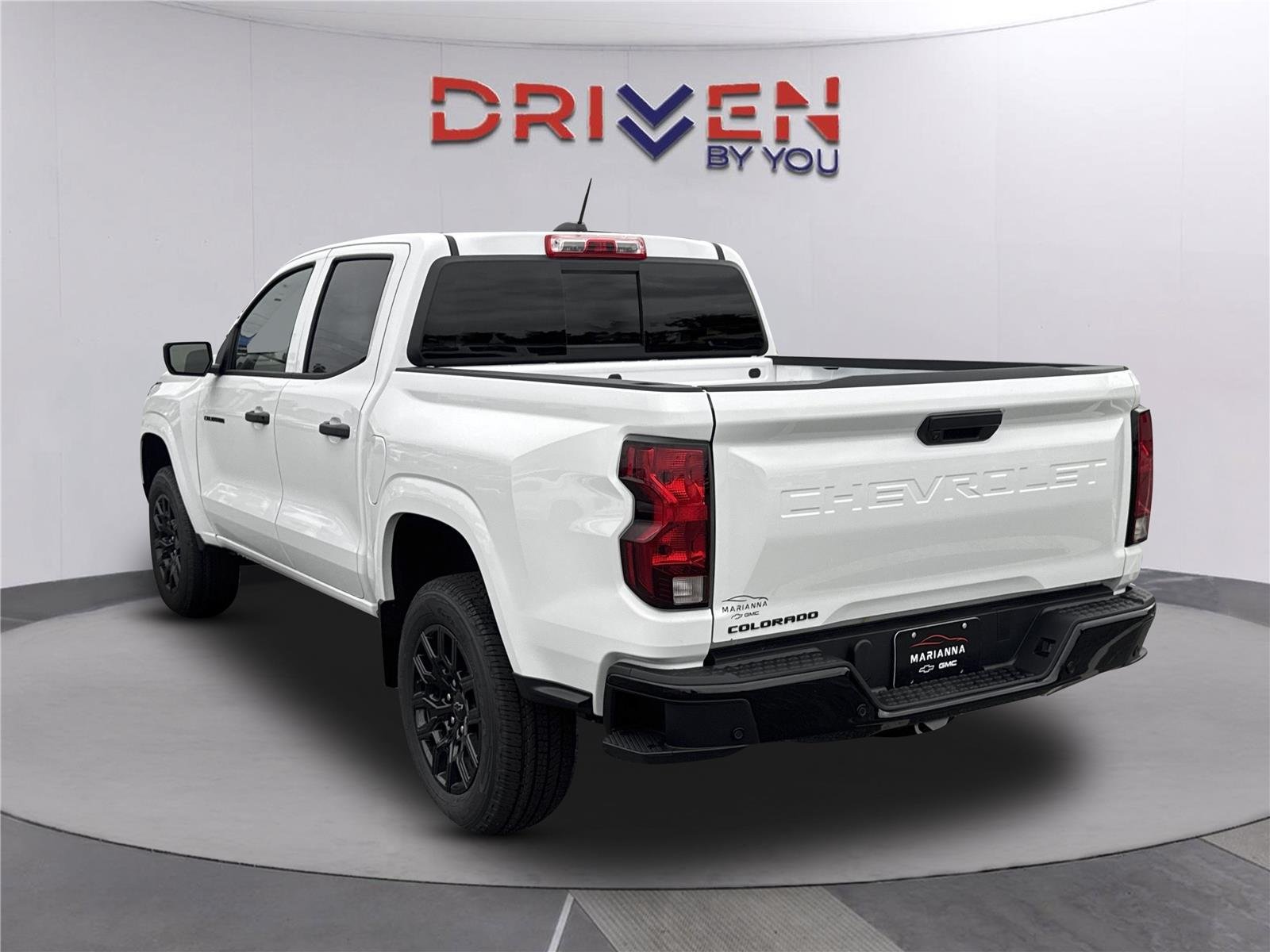 New 2026 Summit White Chevrolet WT image 6