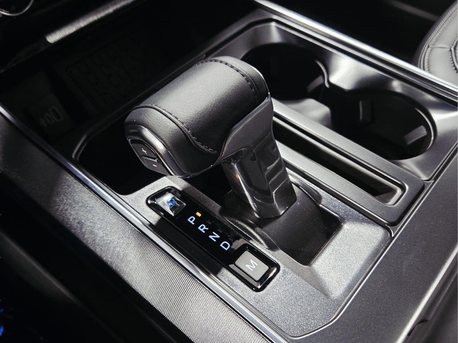 New 2026 Star White Metallic Tri-Coat Ford Platinum® image 42