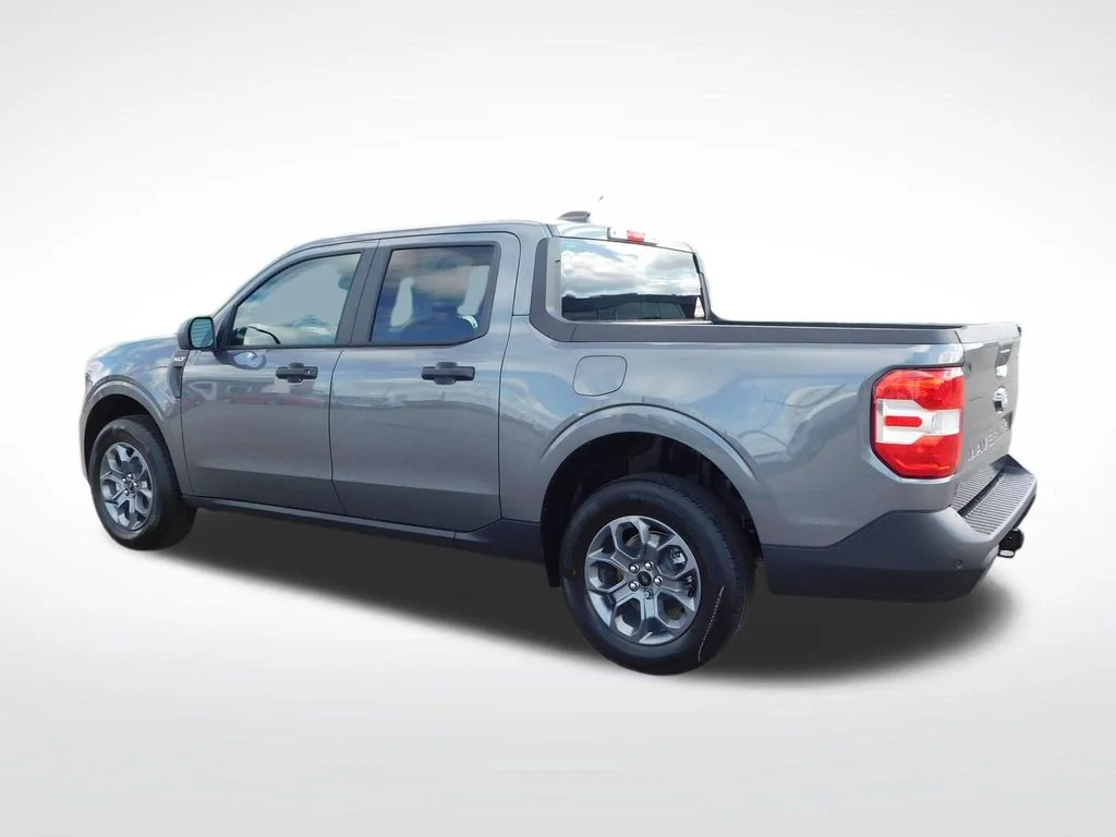 New 2026 Carbonized Gray Metallic Ford XLT image 8