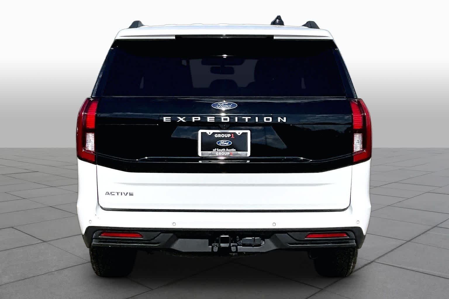 Used 2025 Oxford White Ford Active image 4
