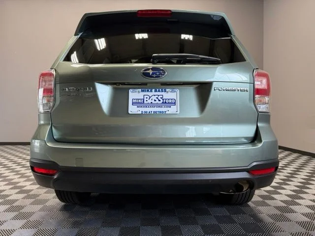 Used 2018 Green Subaru 2.5i Premium image 10
