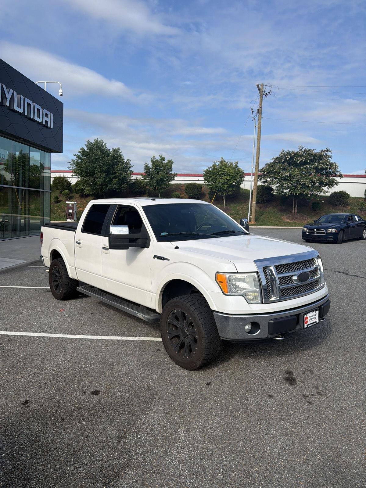 Used 2011 White Platinum Metallic Tri-Coat Ford Lariat image 4