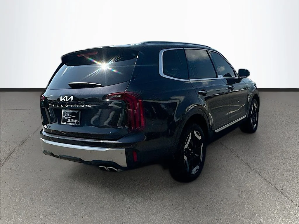Certified Used 2025  Kia S image 7