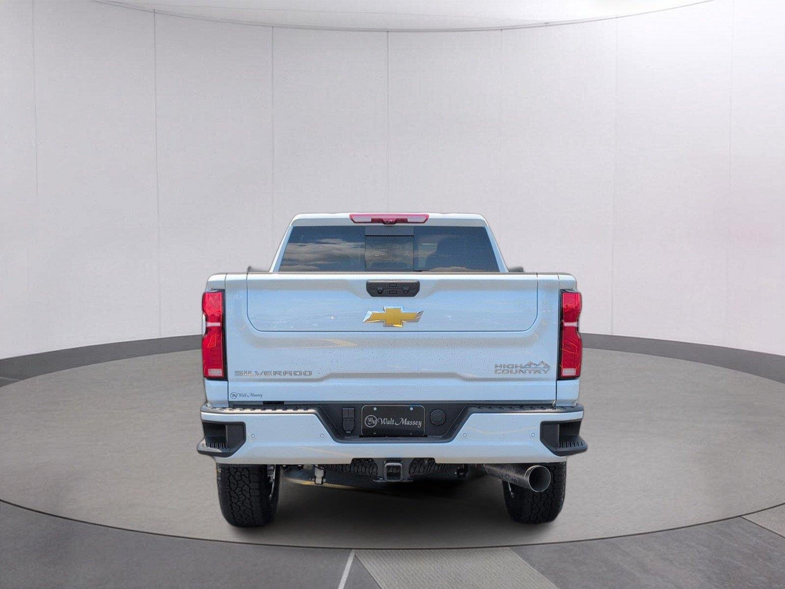 New 2026 Polar White Tricoat Chevrolet High Country image 4