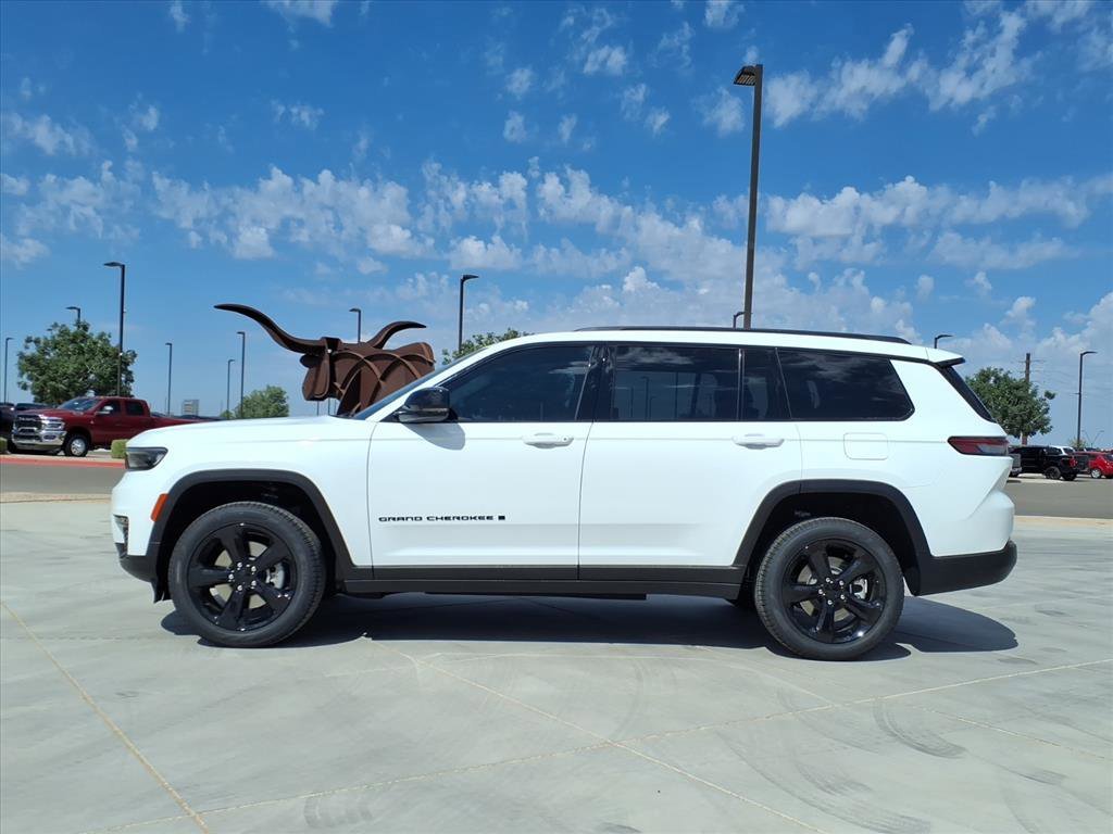 New 2025 Bright White Clear-Coat Exterior Paint Jeep Limited image 3