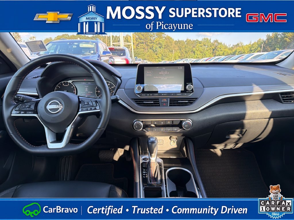 2025 Nissan Altima SR - Photo 14