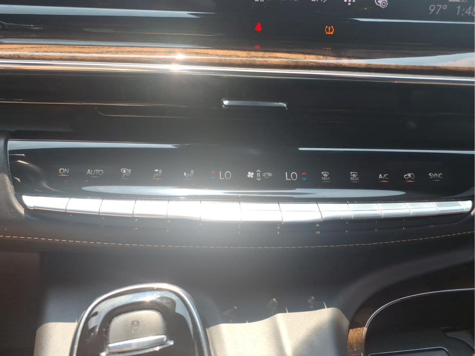 Used 2021 CRYSTAL WHITE TRICOAT Cadillac Sport Platinum image 26