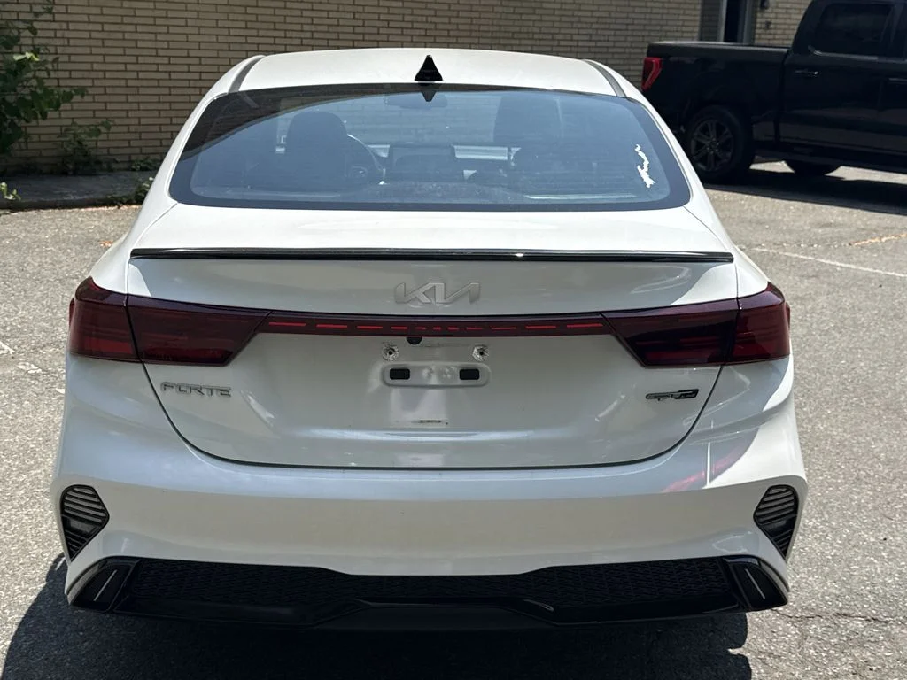 Used 2022 Snow White Pearl Kia GT-Line image 5