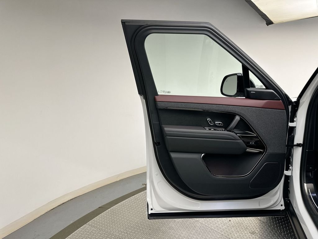New 2026 Fuji White Land Rover Dynamic SE image 9