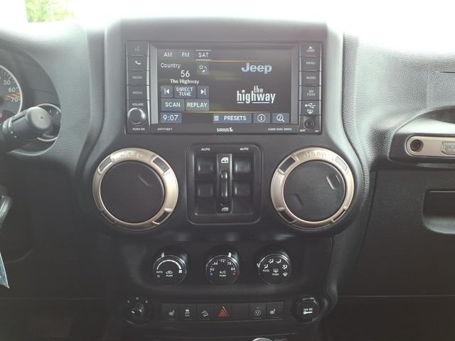 Used 2017 White Jeep Unlimited Sahara image 22