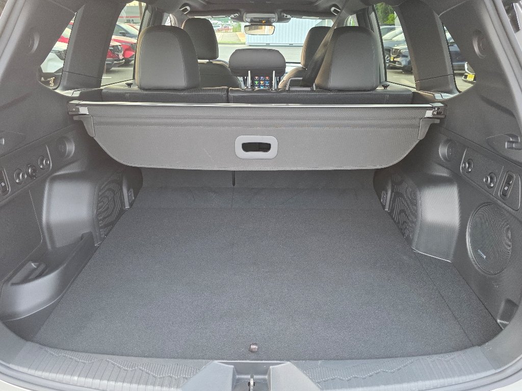 Used 2025 River Rock Pearl Subaru Limited image 4