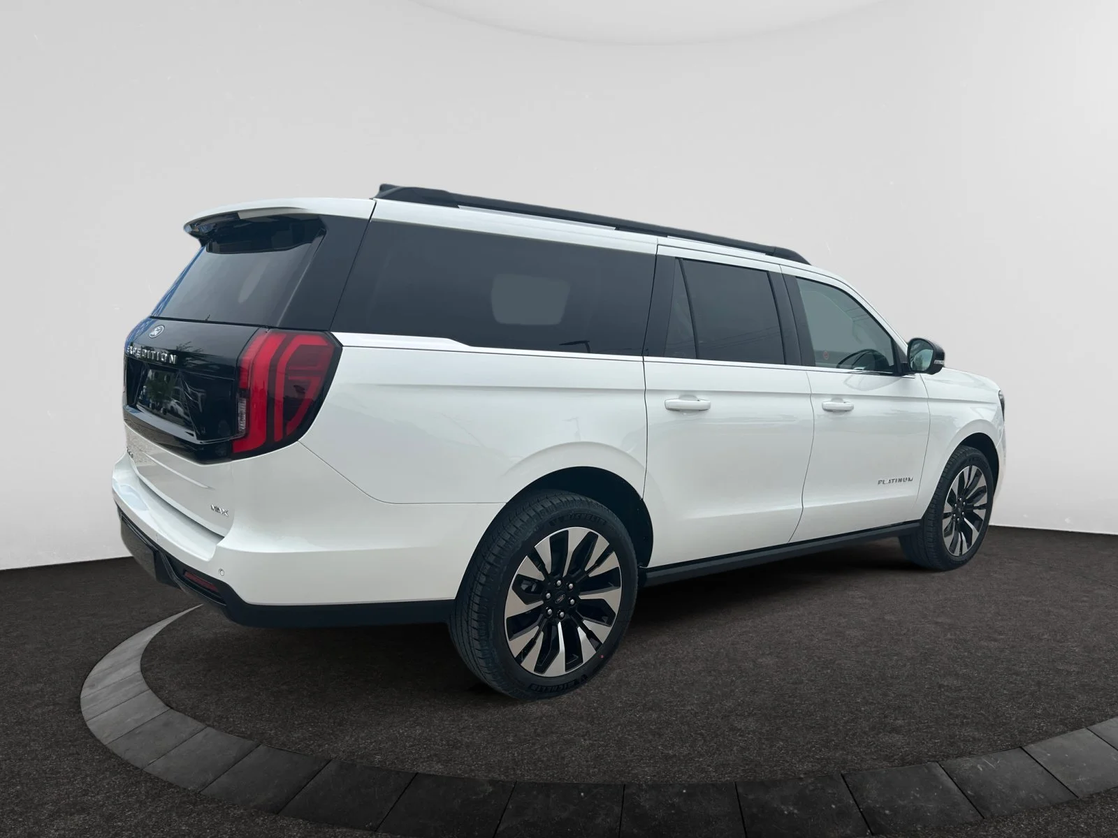 New 2027 Star White Metallic Tri-Coat Ford Platinum Max image 5