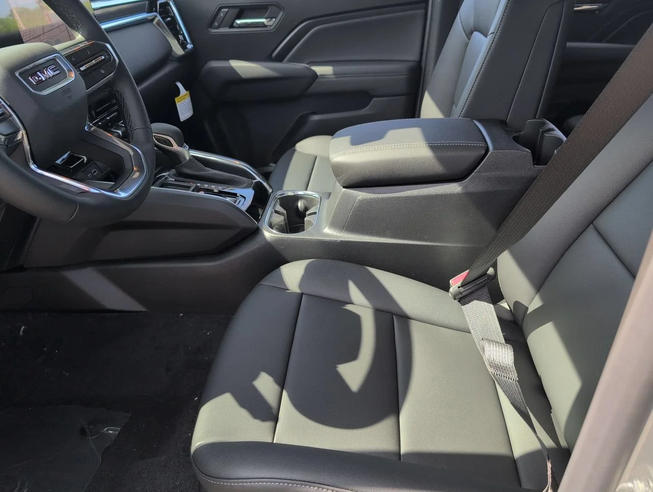 New 2026 Sterling Metallic GMC Elevation image 19