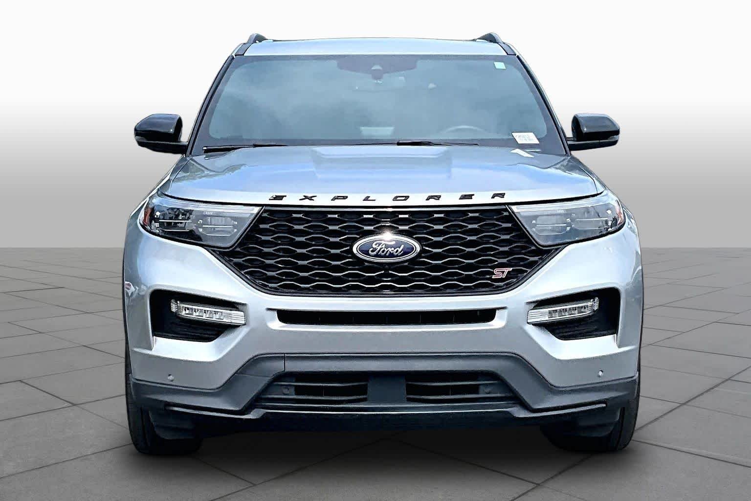 Used 2023 Iconic Silver Ford ST image 4