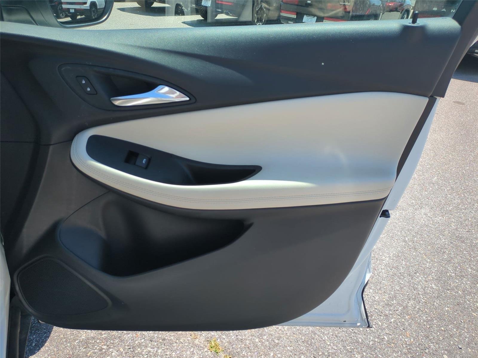 Used 2023 Summit White Buick Select image 35