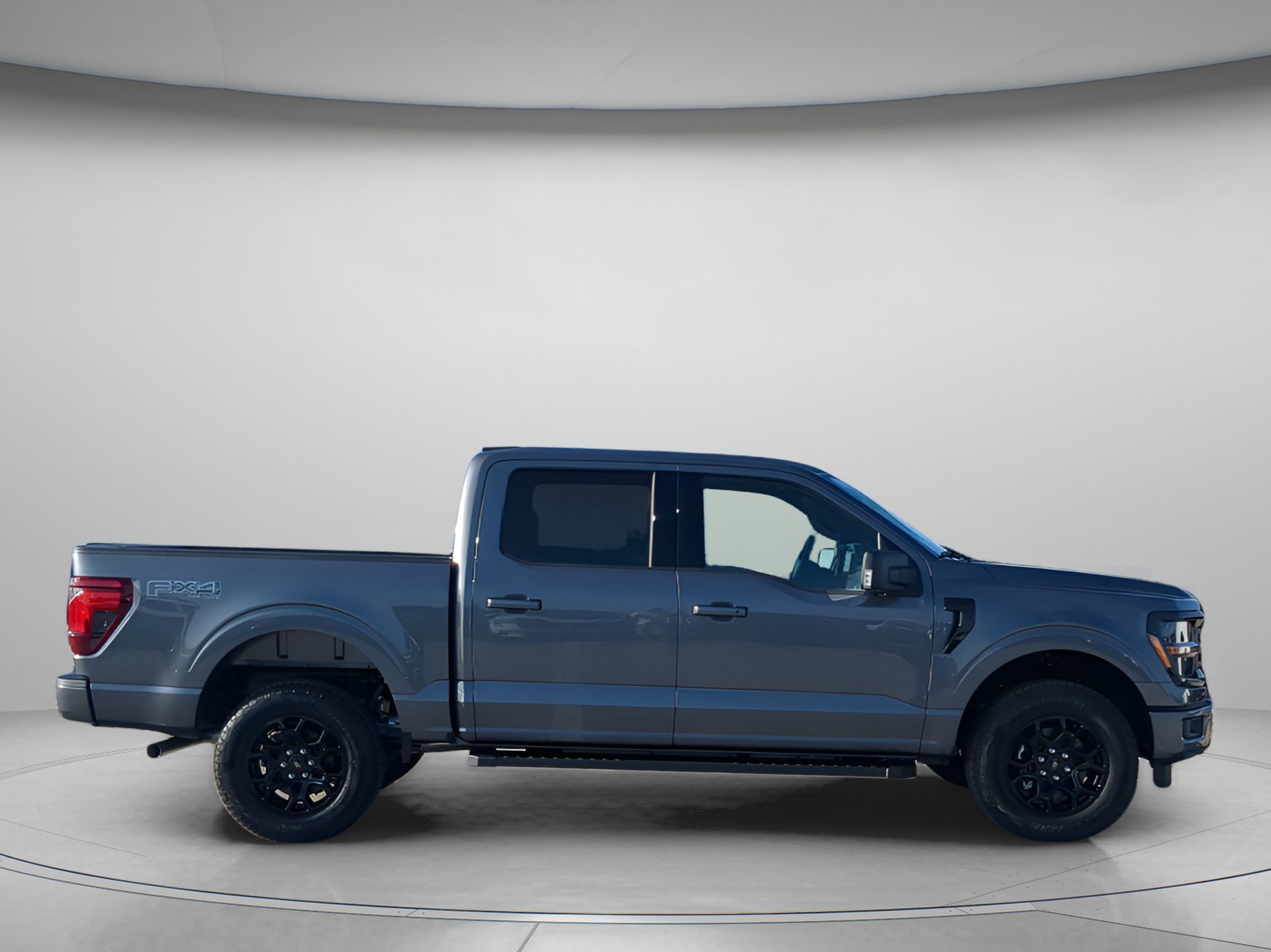 New 2026 Carbonized Gray Metallic Ford XLT image 36