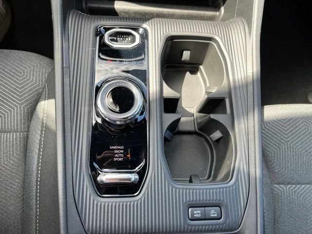 New 2026 Bright White Clearcoat Jeep Laredo image 34