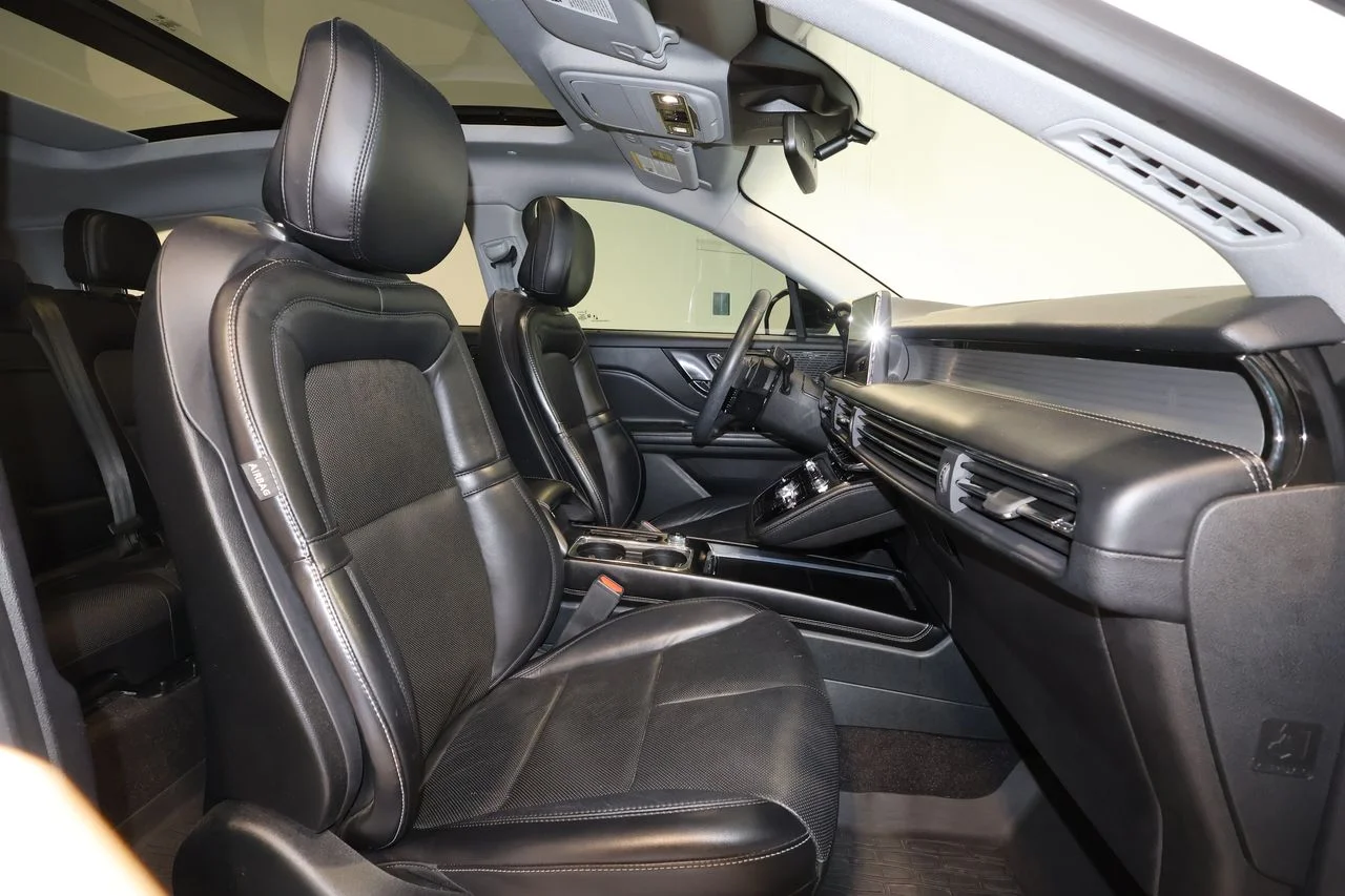 Used 2020 White Lincoln Standard image 18