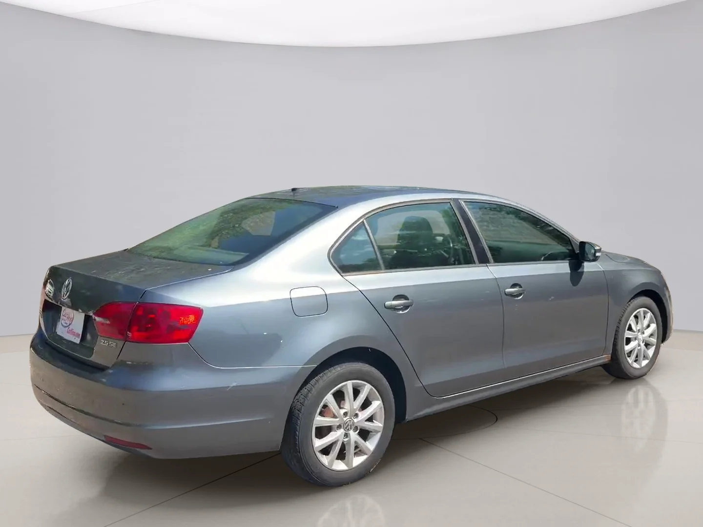 Used 2011 Black Volkswagen SE image 5