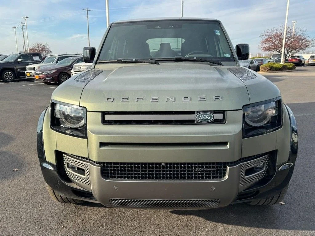 Used 2022 Green Land Rover X-Dynamic HSE image 9