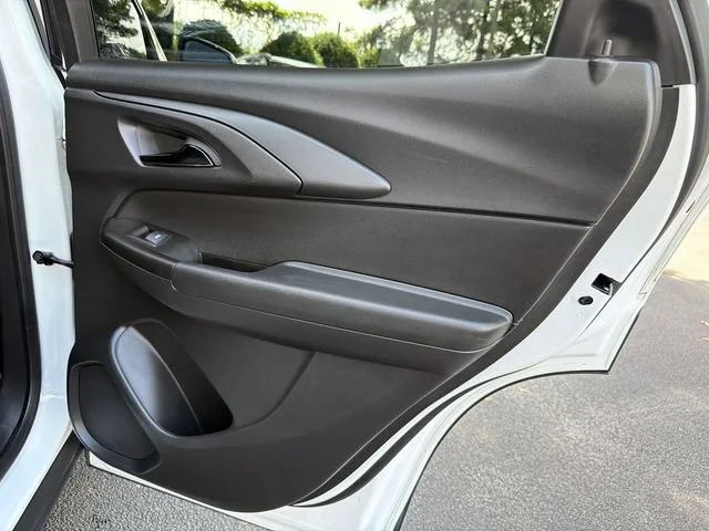 Used 2023 SUMMIT WHITE Chevrolet RS image 16