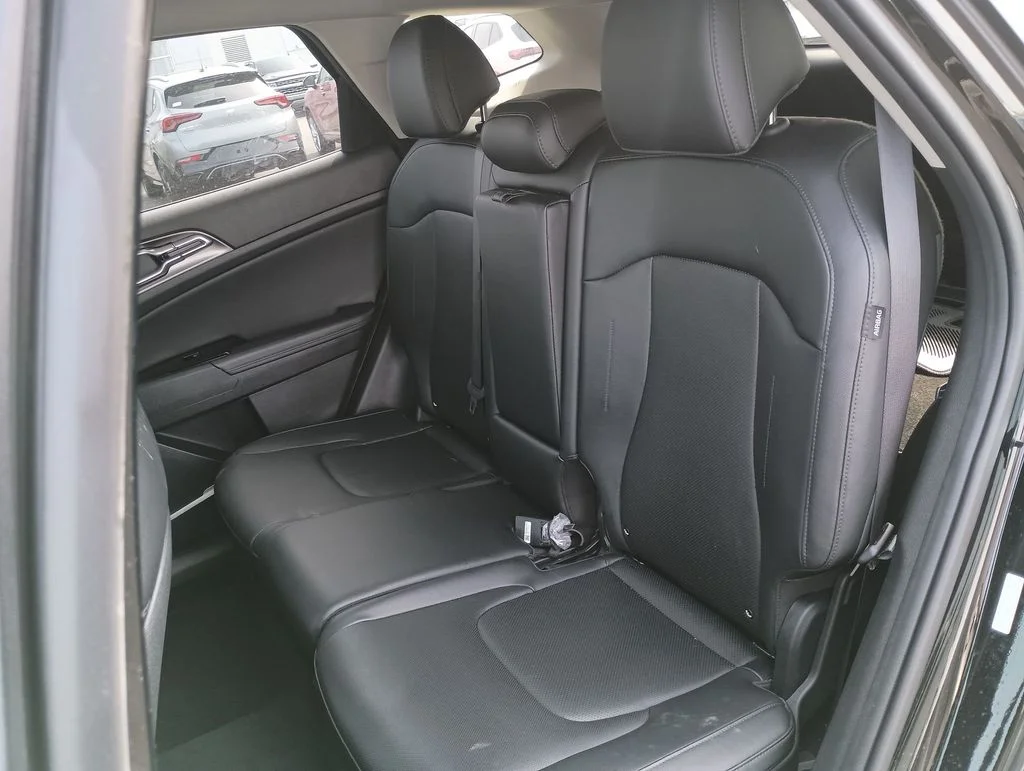 Used 2025 Black Kia EX image 28