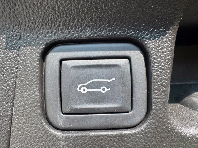 Used 2023 Black GMC SLT image 8