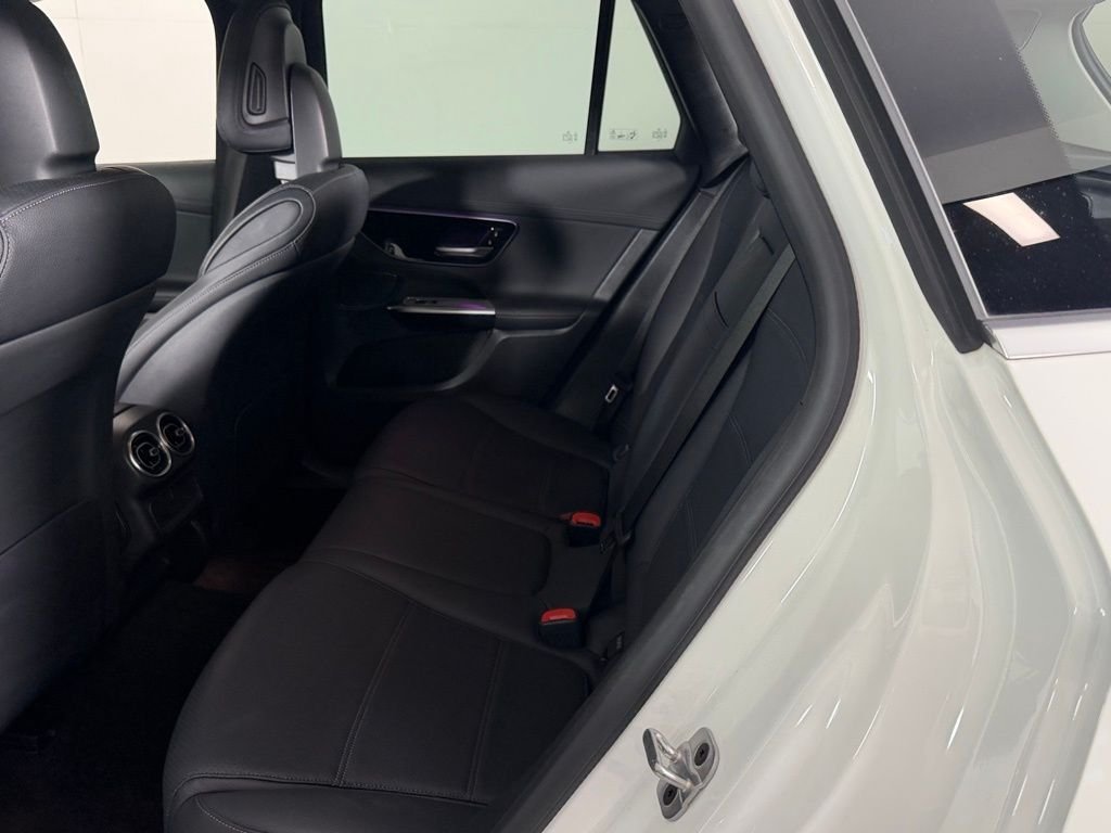 Used 2024 Polar White Mercedes-Benz GLC 300 image 25