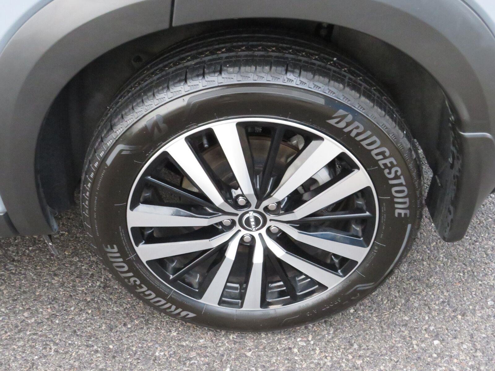 Used 2025 Solid Gray/Super Black Nissan Platinum image 19