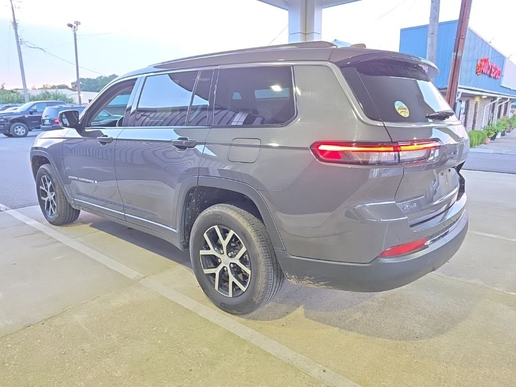 Used 2024 Gray Jeep Limited image 3