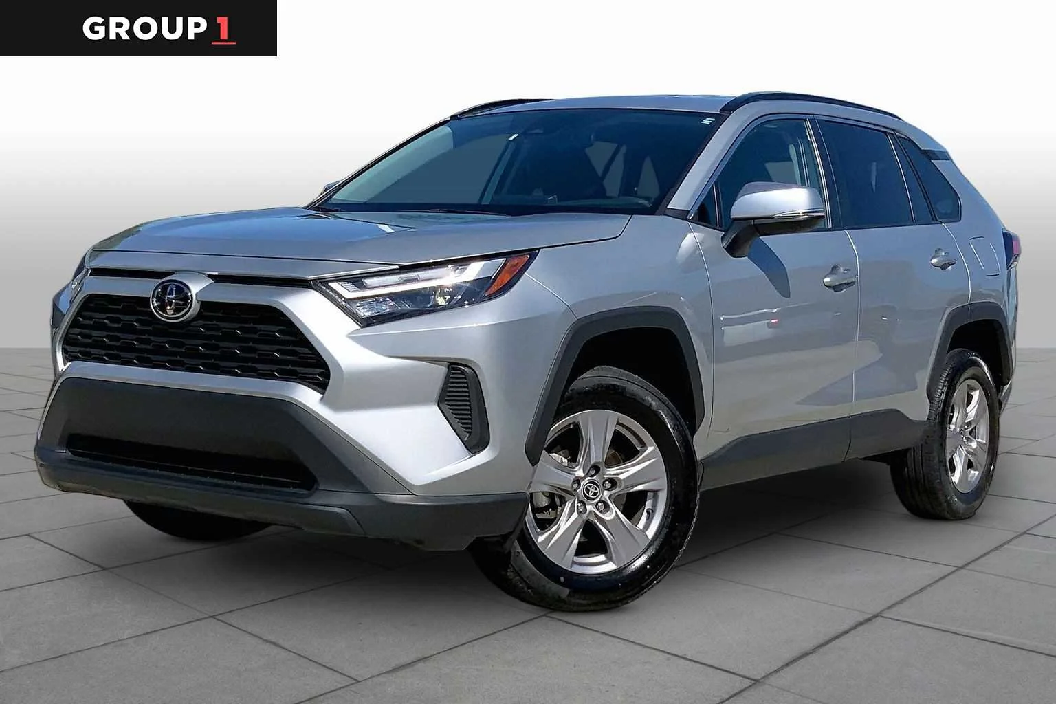 Used 2025 Silver Sky Metallic Toyota XLE image 1