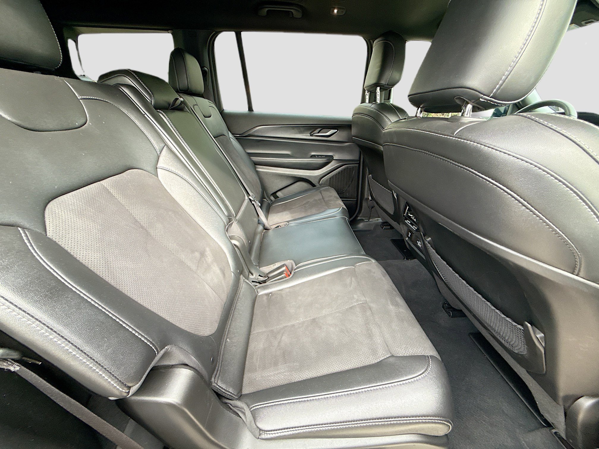 Used 2024 Baltic Gray Metallic Clearcoat Jeep Altitude image 28
