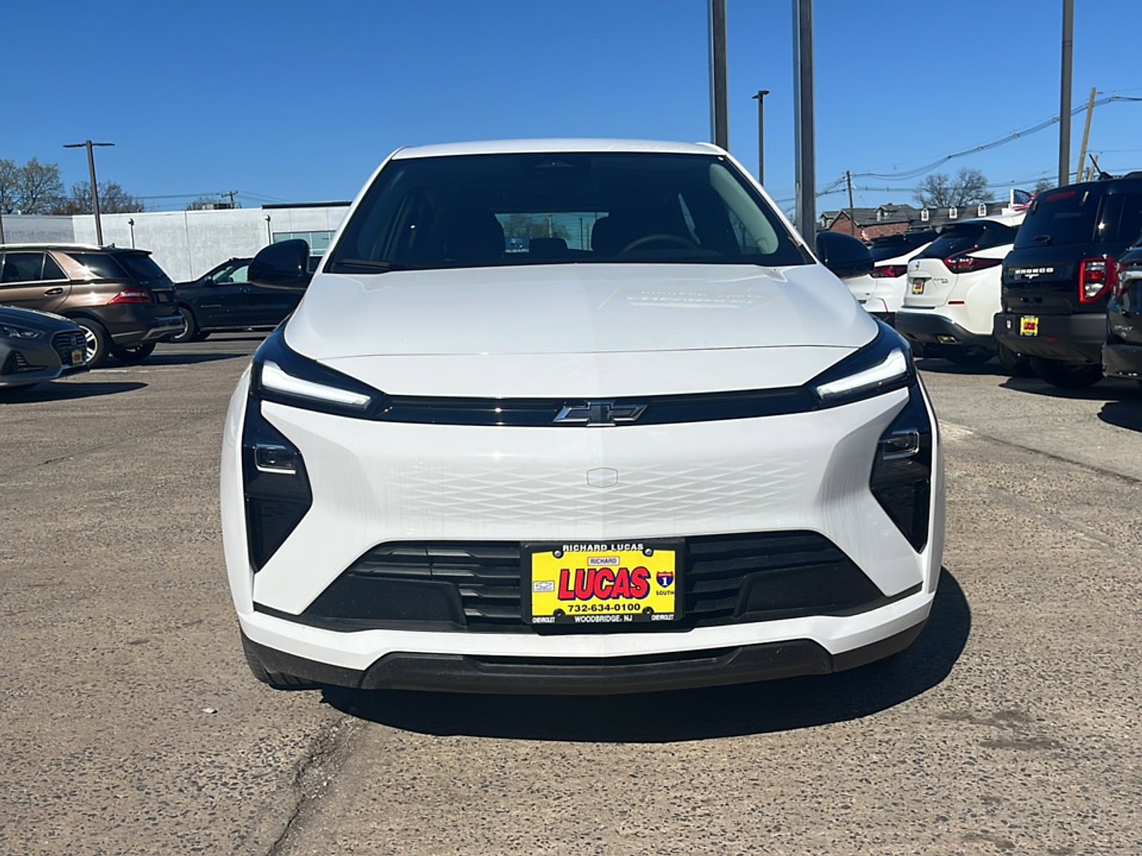 New 2027 Summit White Chevrolet LT image 3