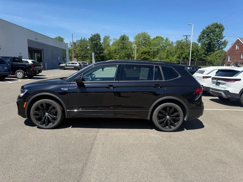Used 2021  Volkswagen 2.0T SE R-Line Black image 9