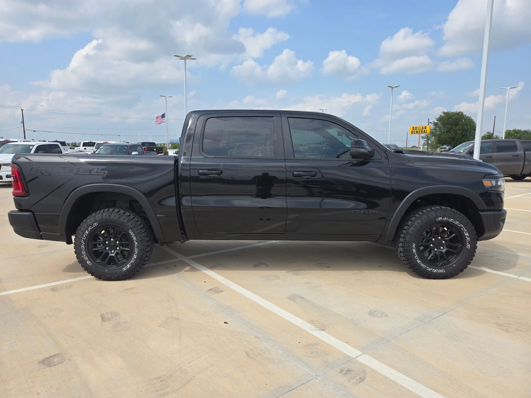 New 2026 Diamond Black Crystal Pearl-Coat Exterior Paint RAM Rebel image 2