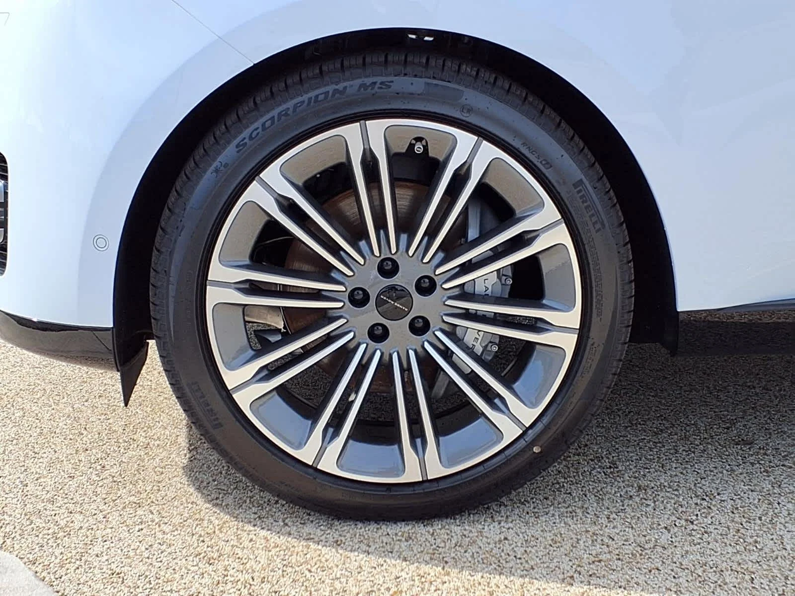 New 2026 Fuji White Land Rover SE image 7