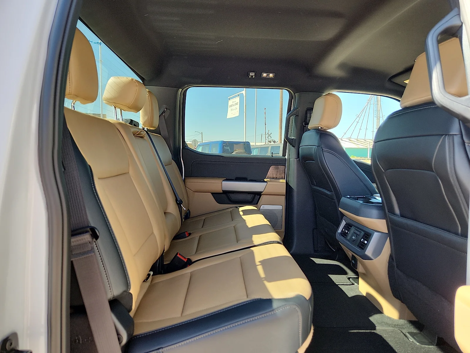 New 2026 Oxford White Ford Lariat image 19