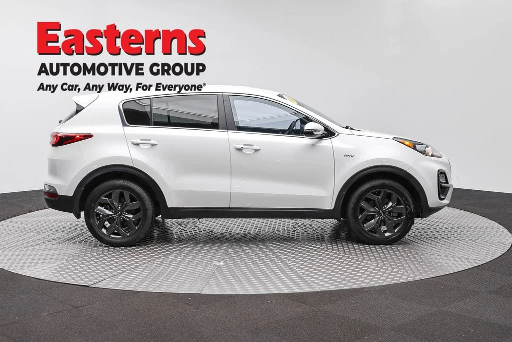 Used 2022 White Kia LX image 4