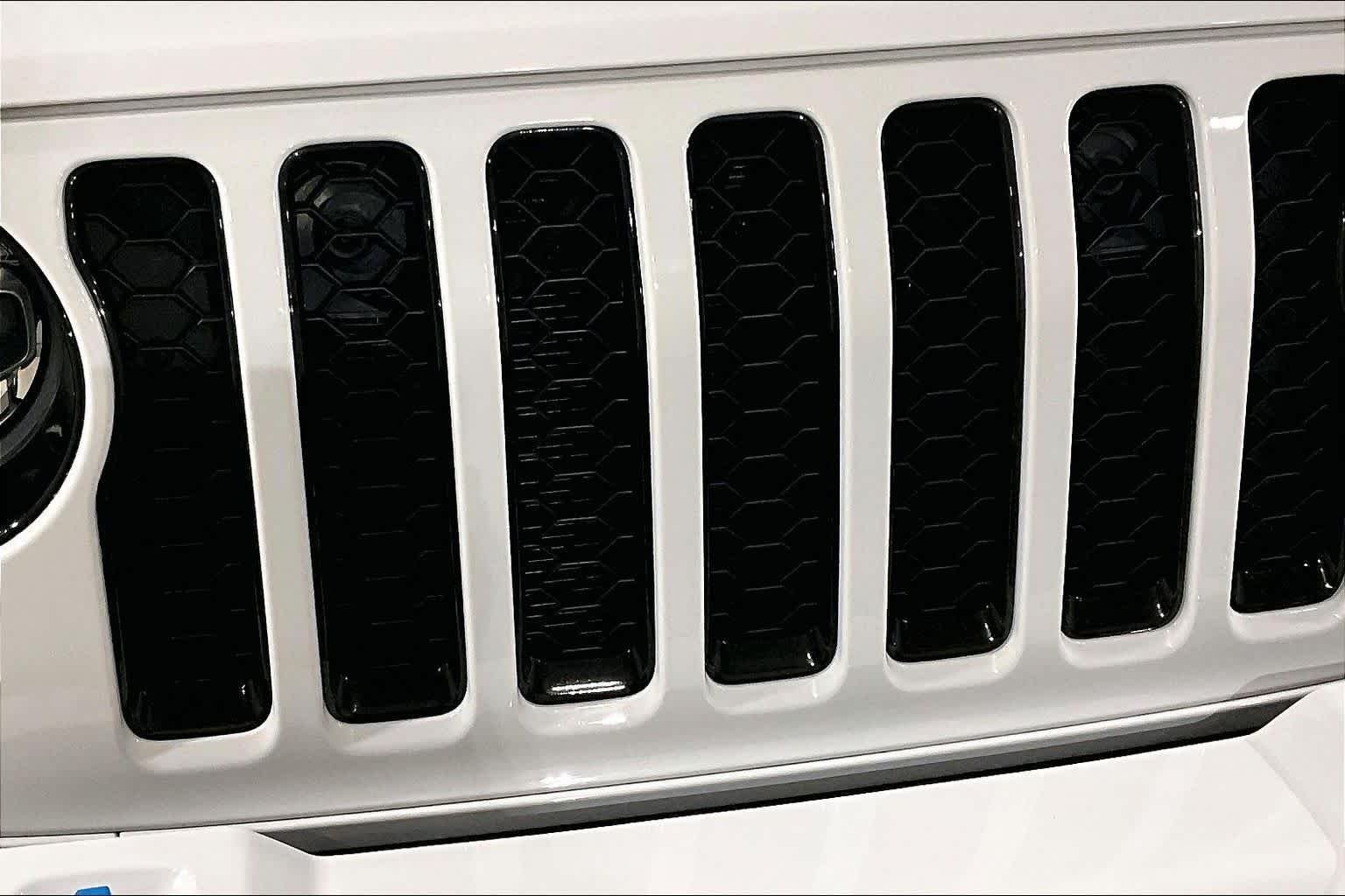 Used 2022 Bright White Clearcoat Jeep Unlimited Sahara High Altitude image 30
