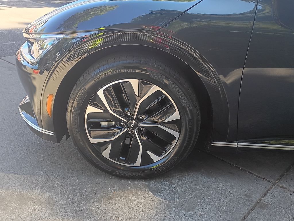 Used 2023 Gravity Blue Kia Wind image 8