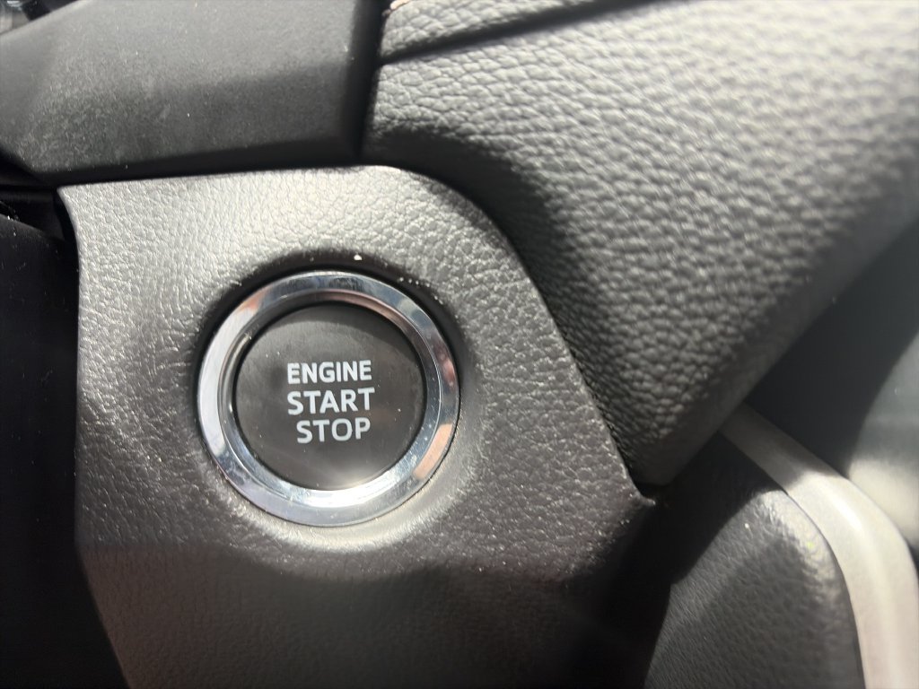 Used 2025  Toyota XLE image 27
