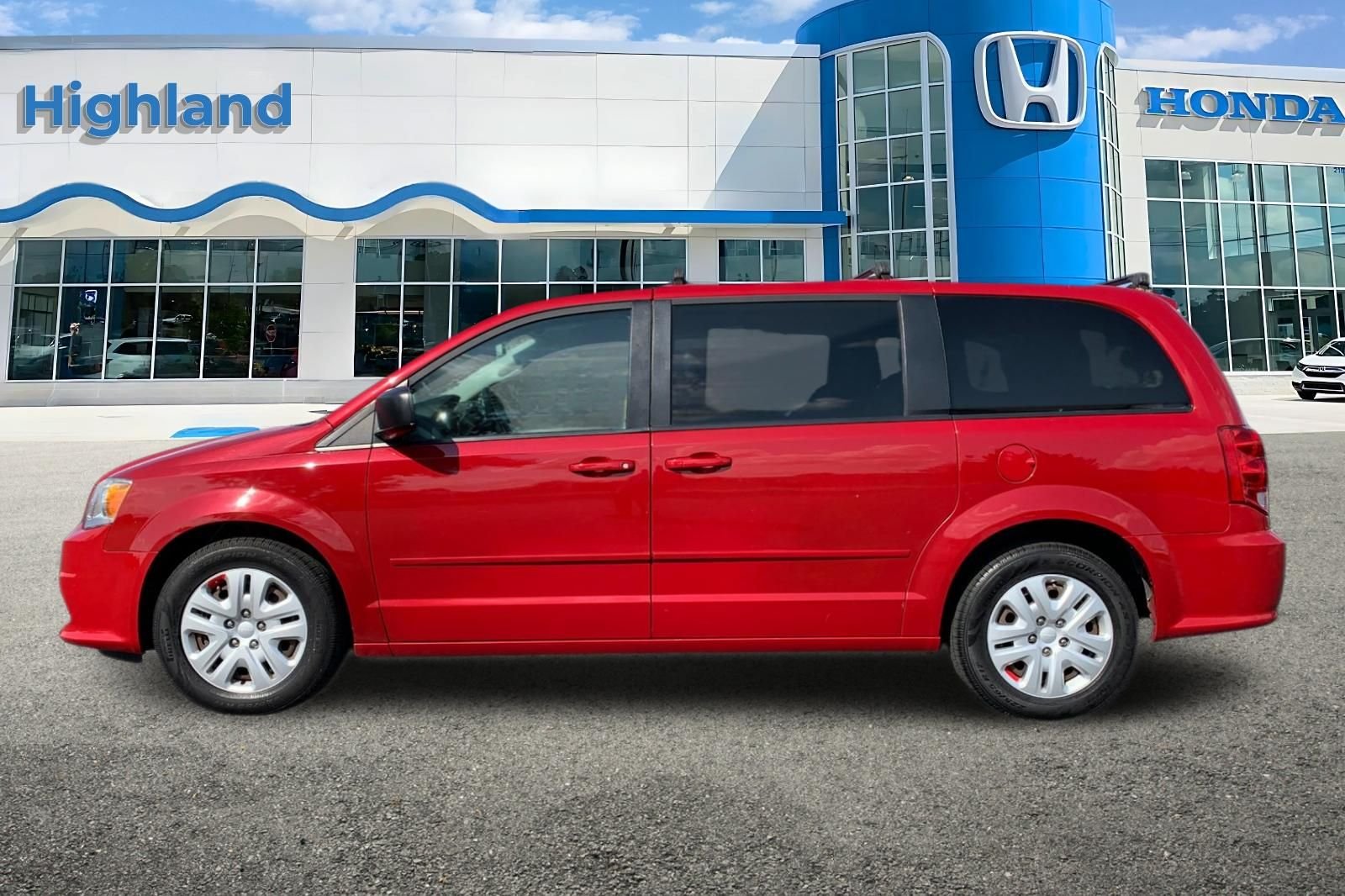 Used 2015 Red Dodge SE image 2