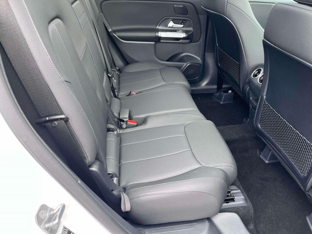 New 2026 Polar White Mercedes-Benz GLB 250 image 19