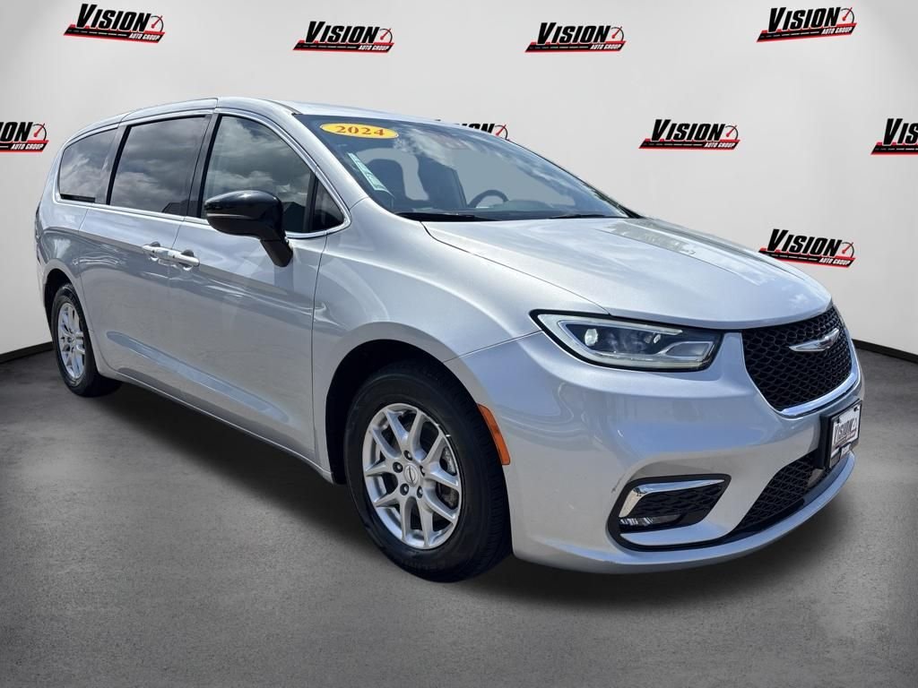 Used 2024 Silver Chrysler Touring L image 3
