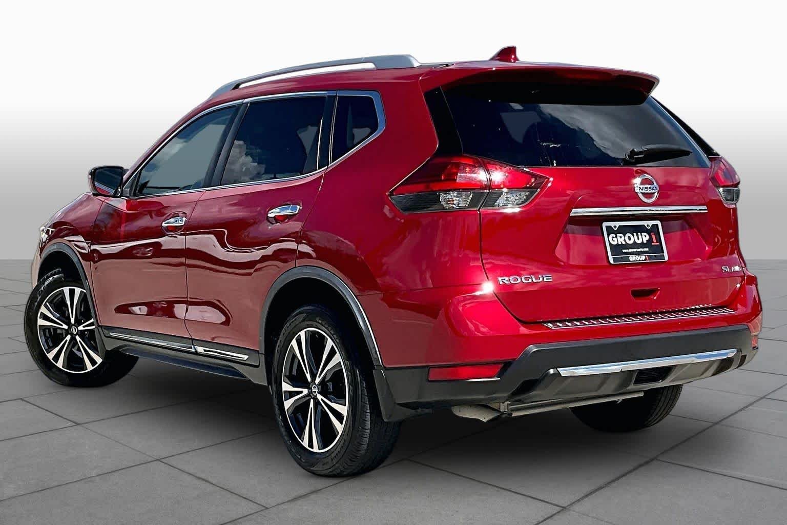 Used 2017 Palatial Ruby Nissan SL image 12