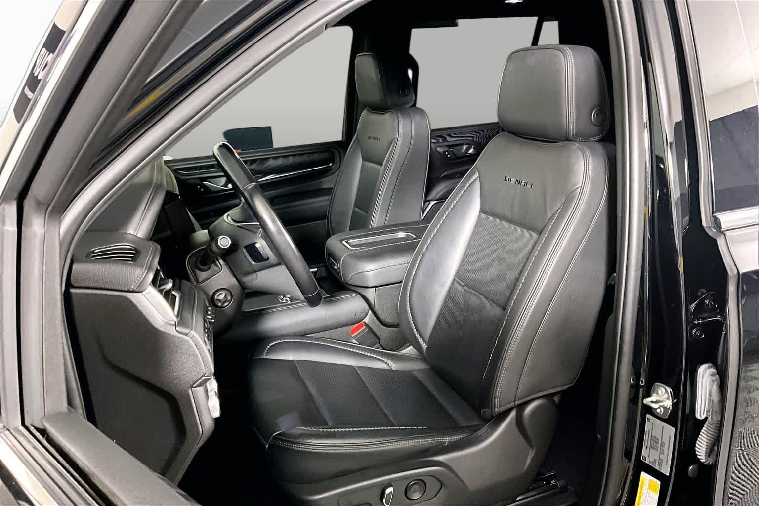 Used 2022 ONYX BLACK GMC Denali image 8
