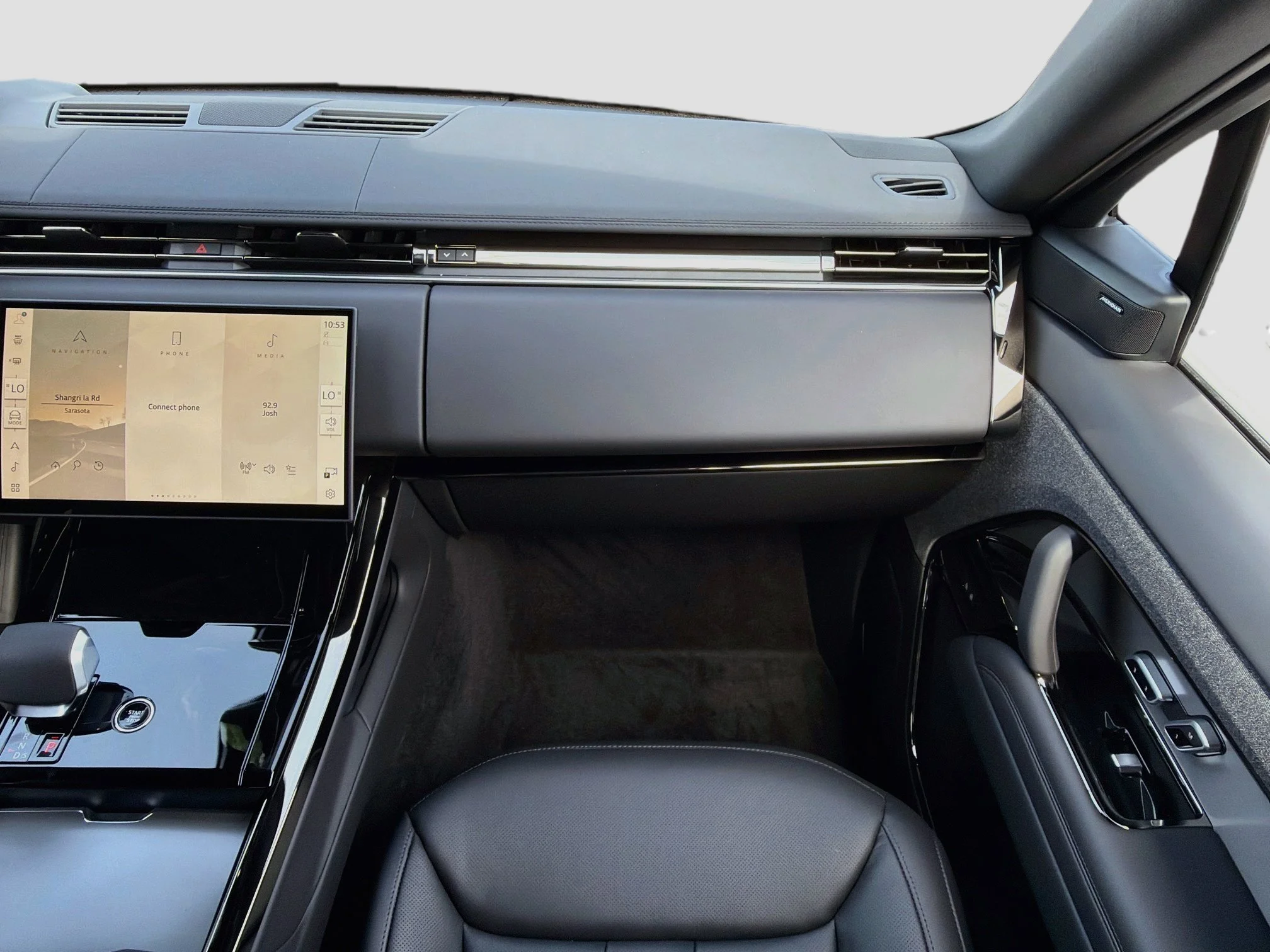 New 2026 Borasco Grey Land Rover SE image 19