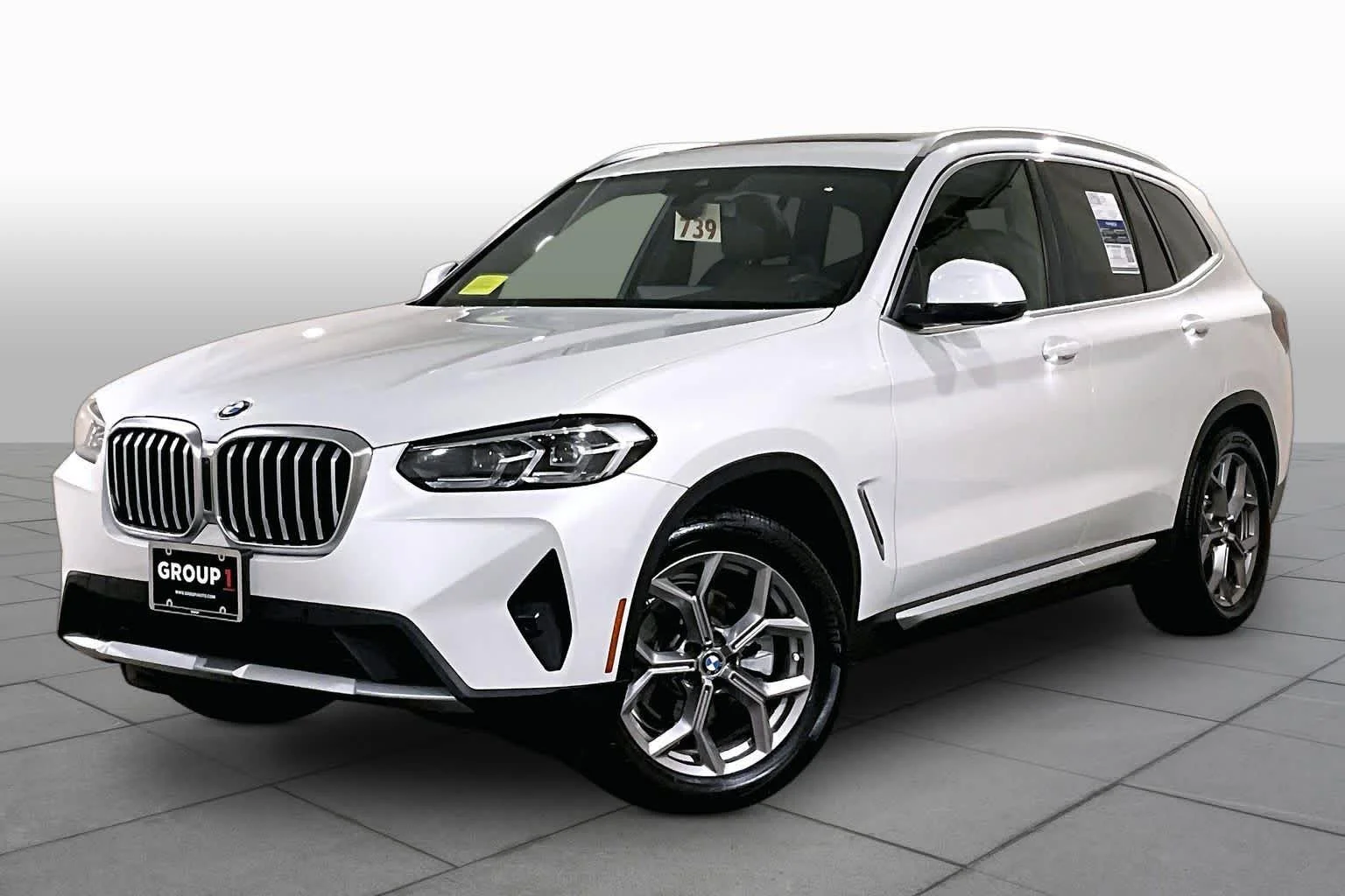 Used 2022 Mineral White Metallic BMW xDrive30i image 2