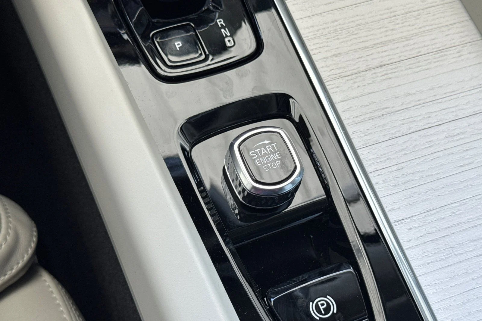 New 2026 Crystal White Volvo T8 Ultra image 25